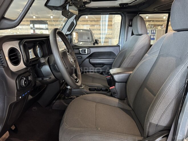 Jeep Wrangler-11