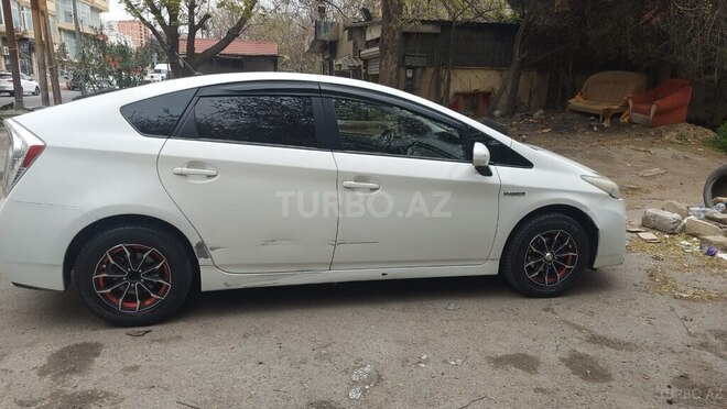 Toyota Prius-3