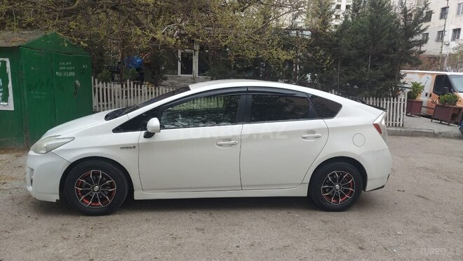 Toyota Prius-4