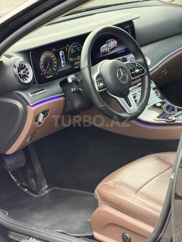 Mercedes E 220 d-3