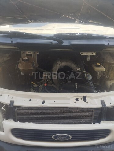 Ford Transit-10