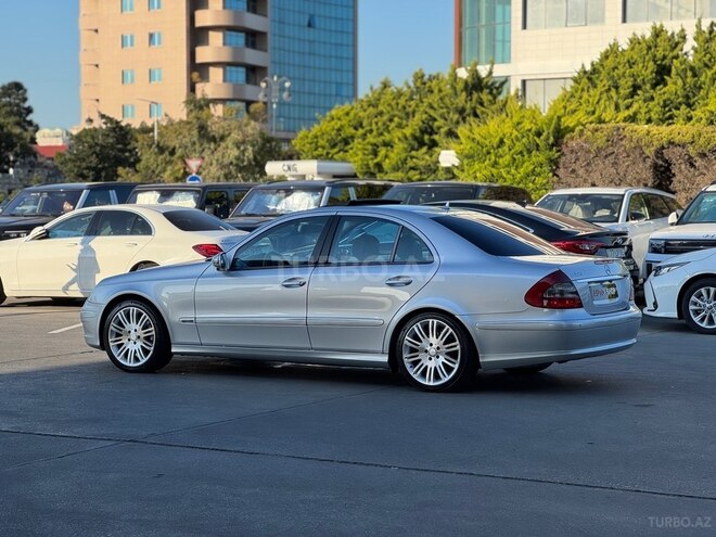 Mercedes E 220-11