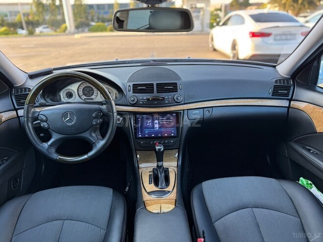 Mercedes E 220-23