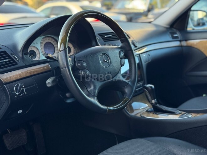 Mercedes E 220-26