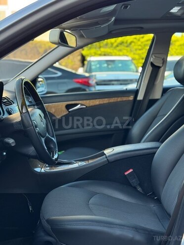 Mercedes E 220-27