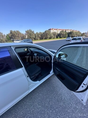Toyota Corolla Axio-10