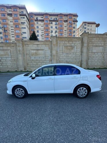 Toyota Corolla Axio-4