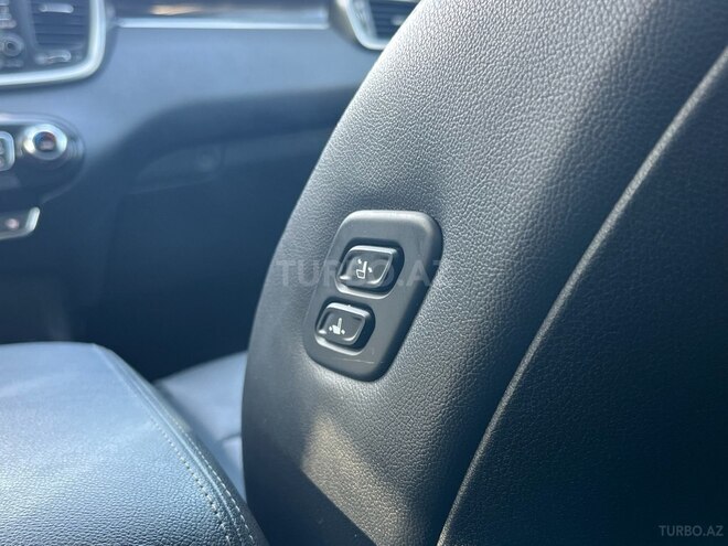 Kia Sorento-13