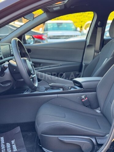 Hyundai Elantra-22