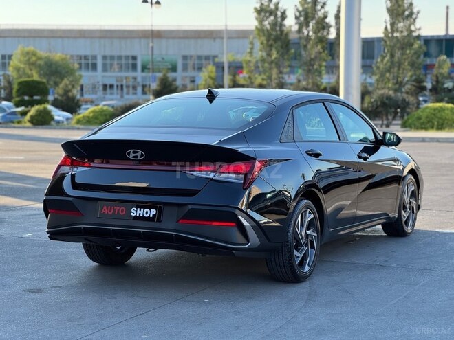 Hyundai Elantra-3
