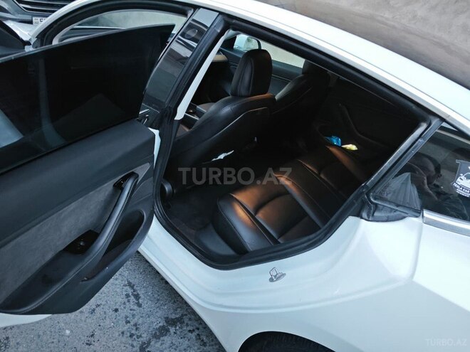 Tesla Model 3-17