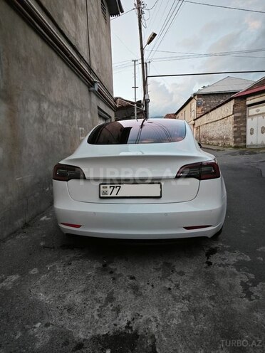 Tesla Model 3-11