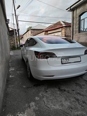Tesla Model 3-10