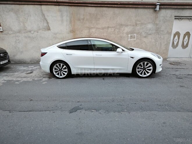 Tesla Model 3-13