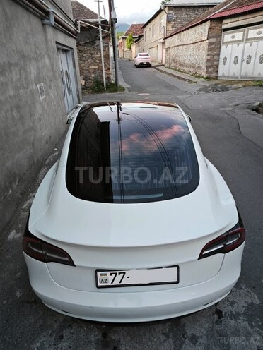 Tesla Model 3-9