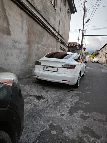Tesla Model 3-12