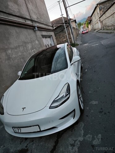 Tesla Model 3-3