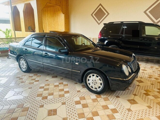 Mercedes E 240-2