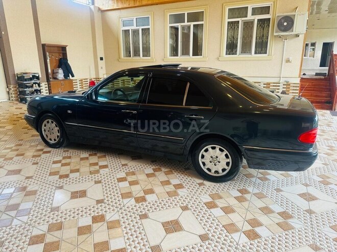 Mercedes E 240-5