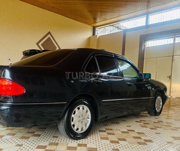 Mercedes E 240-8