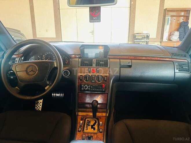 Mercedes E 240-10