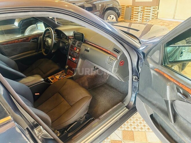 Mercedes E 240-12