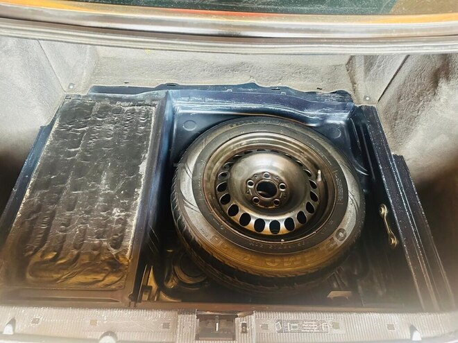 Mercedes E 240-19