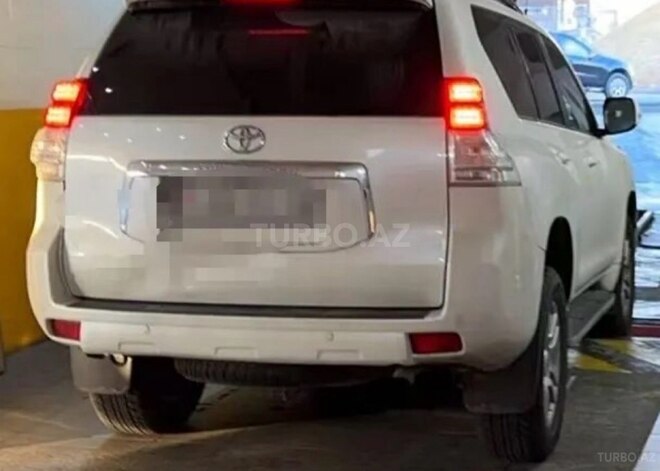 Toyota Land Cruiser Prado-5