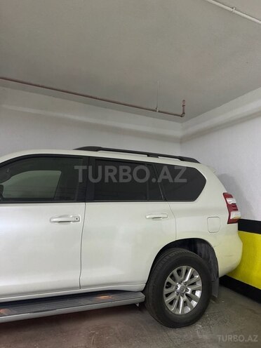 Toyota Land Cruiser Prado-4