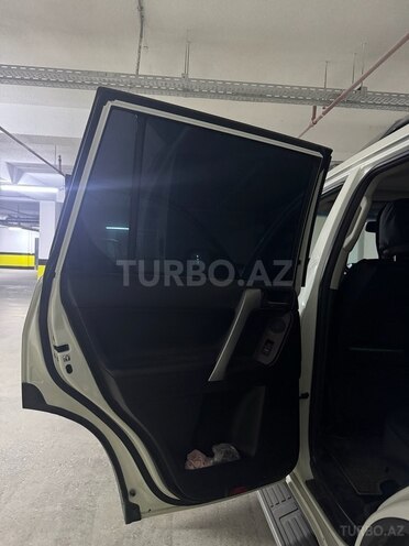 Toyota Land Cruiser Prado-6