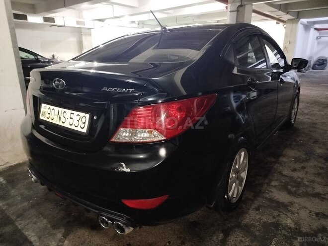 Hyundai Accent-4