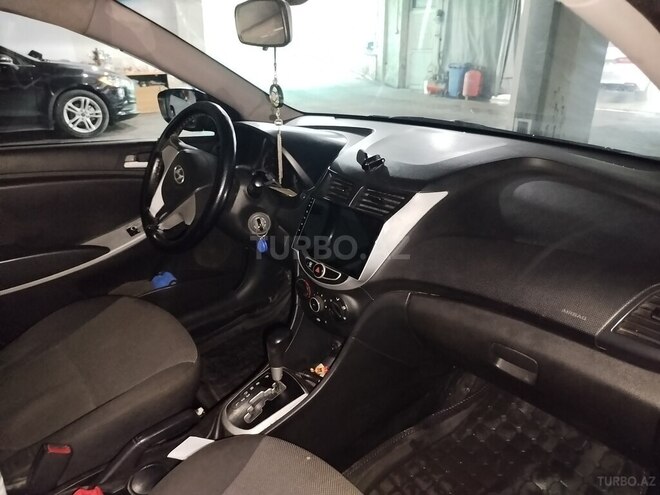Hyundai Accent-2