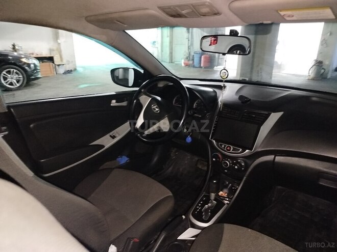 Hyundai Accent-8