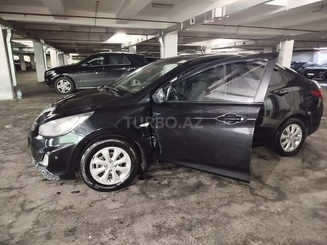 Hyundai Accent-10