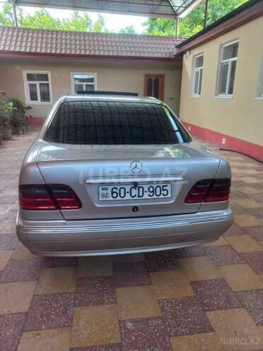 Mercedes E 270-2