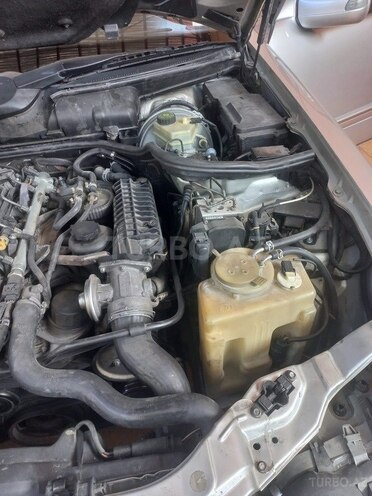 Mercedes E 270-6