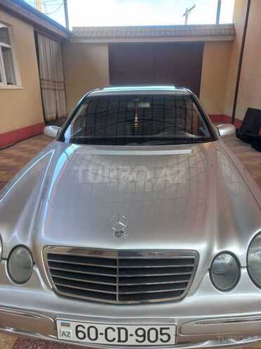 Mercedes E 270-3