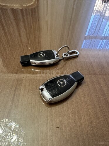 Mercedes E 200-2