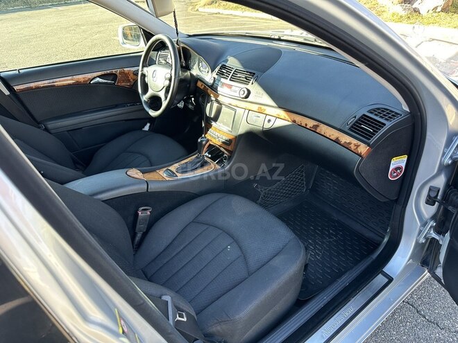 Mercedes E 200-11