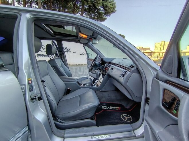 Mercedes E 320-16