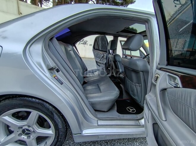 Mercedes E 320-17