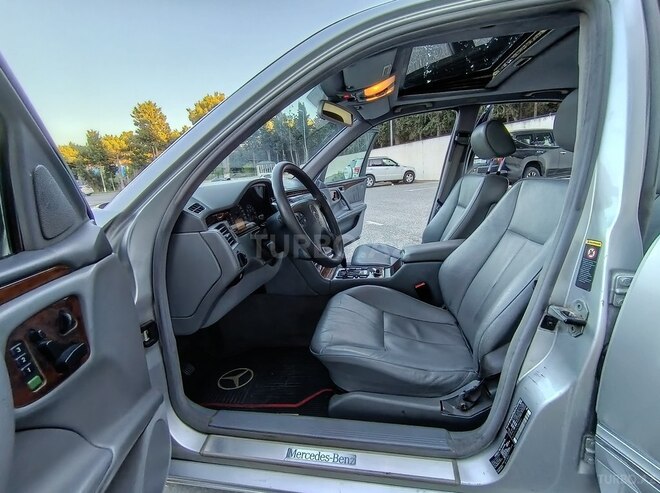 Mercedes E 320-19