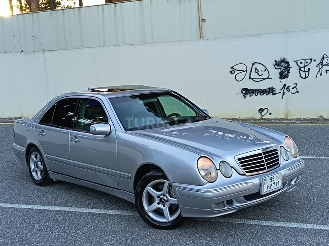 Mercedes E 320-1