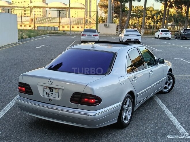 Mercedes E 320-9