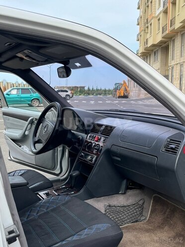 Mercedes C 220-12
