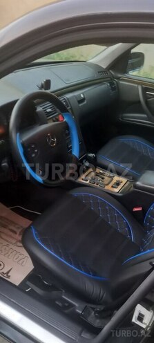 Mercedes E 240-4