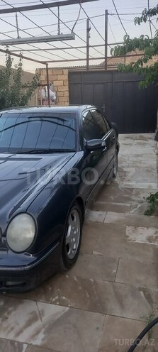 Mercedes E 240-2