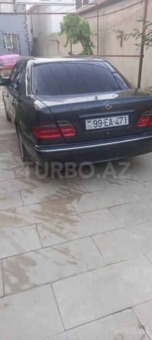 Mercedes E 240-3