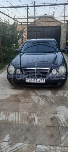 Mercedes E 240-1