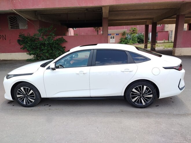 Changan Qiyuan A05-3